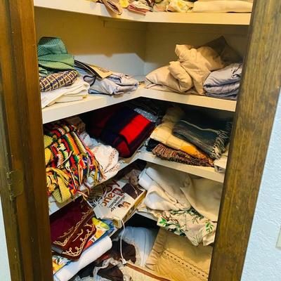 Lot 9: Linens
