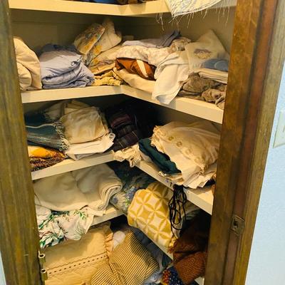 Lot 9: Linens