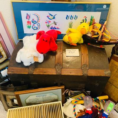 Lot 10: Lamp, Home Decor & More