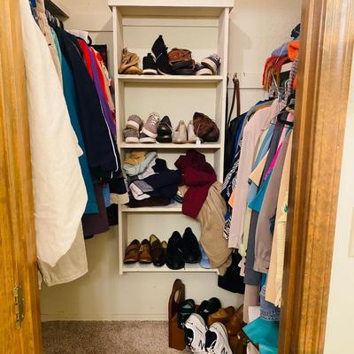 Lot 14: Clothing & Bathroom Selection