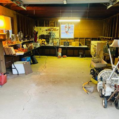 Lot 17: Outside Garage Selection