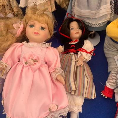 Contemporary Dolls Lot