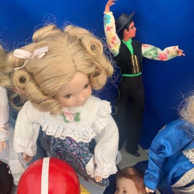 Contemporary Dolls Lot