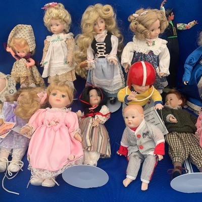 Contemporary Dolls Lot