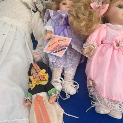 Contemporary Dolls Lot