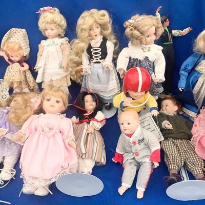 Contemporary Dolls Lot