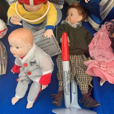 Contemporary Dolls Lot