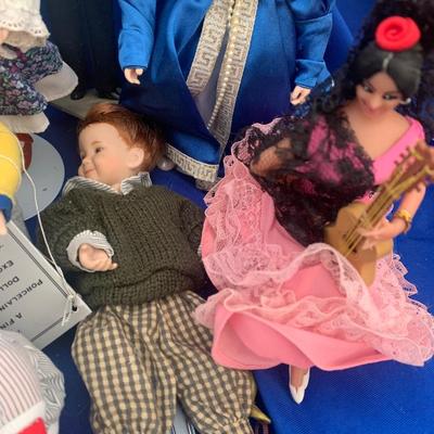 Contemporary Dolls Lot