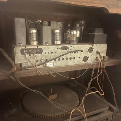 Philco Radio & Phonograph (E-MG)