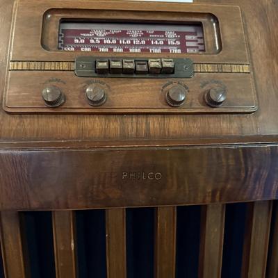 Philco Radio & Phonograph (E-MG)