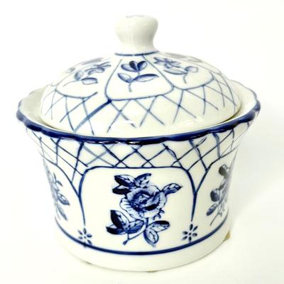 Lot of 5 Blue and White Dishes