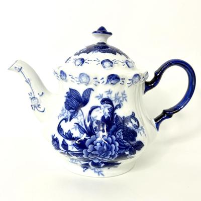 Lot of 5 Blue and White Dishes