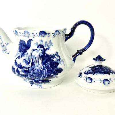 Lot of 5 Blue and White Dishes