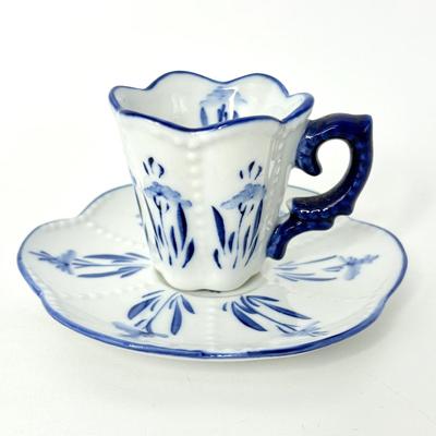 Lot of 5 Blue and White Dishes