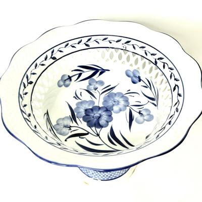 Lot of 5 Blue and White Dishes