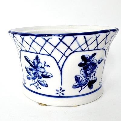 Lot of 5 Blue and White Dishes