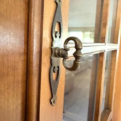 Solid Wood China Cabinet Hutch