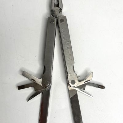 Lot of 7 Pocket Knives + Knife Sharpener