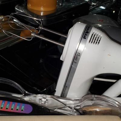 Small Kitchen appliances/ tools lot