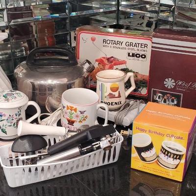 Kitchen Wares Lot