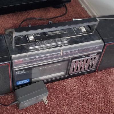 Large Lot, Electronics Lot, TV radios, interesting and vintage