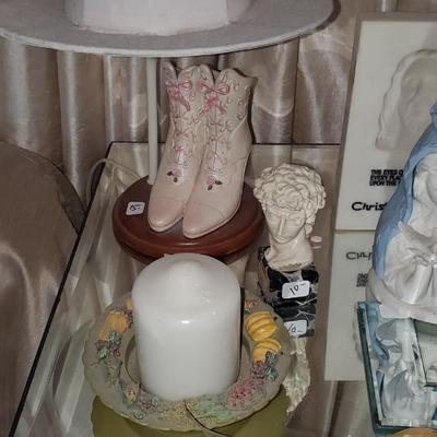 Random decorative Items Lamp, statues, etc.