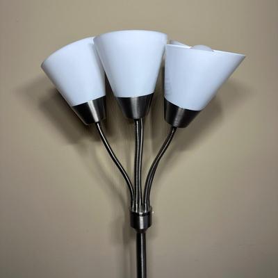 LOT 221: Floor Lamp w/ 5 Adjustable Heads & Side Table