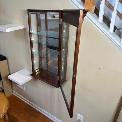 LOT 226: Vintage Howard Miller Hanging Display Case