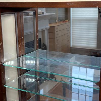 LOT 226: Vintage Howard Miller Hanging Display Case