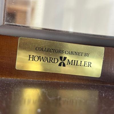 LOT 226: Vintage Howard Miller Hanging Display Case
