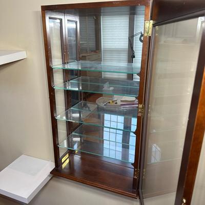 LOT 226: Vintage Howard Miller Hanging Display Case