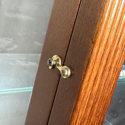 LOT 226: Vintage Howard Miller Hanging Display Case