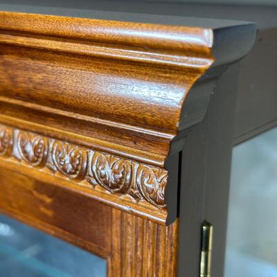 LOT 226: Vintage Howard Miller Hanging Display Case