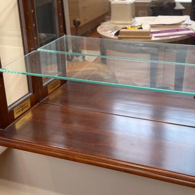 LOT 226: Vintage Howard Miller Hanging Display Case