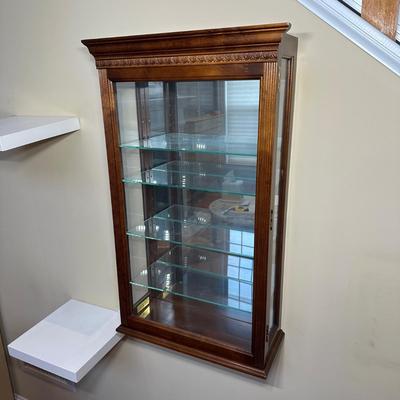 LOT 226: Vintage Howard Miller Hanging Display Case