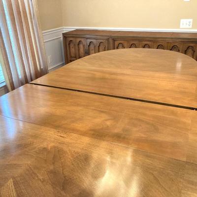 LOT 244: Vintage Double Pedestal Dining Room Table with Two Leafs, Table Pads and Six Upholstered Chairs