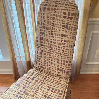 LOT 244: Vintage Double Pedestal Dining Room Table with Two Leafs, Table Pads and Six Upholstered Chairs