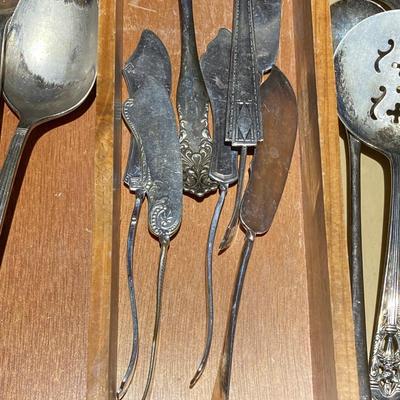 LOT 247: Silver and Gold Plated Flatware / Utensils - Harmony House, Wm. Rogers & Son, Community and More