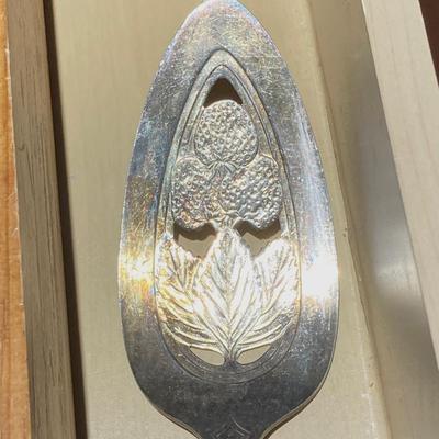 LOT 247: Silver and Gold Plated Flatware / Utensils - Harmony House, Wm. Rogers & Son, Community and More