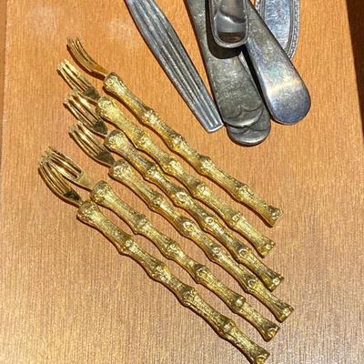 LOT 247: Silver and Gold Plated Flatware / Utensils - Harmony House, Wm. Rogers & Son, Community and More