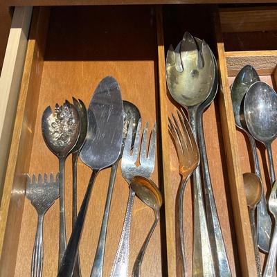 LOT 247: Silver and Gold Plated Flatware / Utensils - Harmony House, Wm. Rogers & Son, Community and More