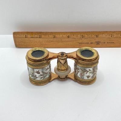 LOT 252: Pair of Stunning Mother of Pearl Opera Glasses with Cases - French Par Brevet Dinvention and Swift Princess 25X Model No 726