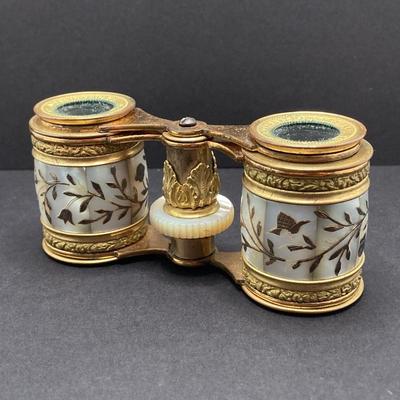 LOT 252: Pair of Stunning Mother of Pearl Opera Glasses with Cases - French Par Brevet Dinvention and Swift Princess 25X Model No 726