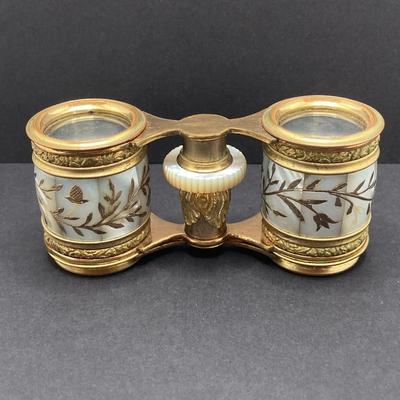LOT 252: Pair of Stunning Mother of Pearl Opera Glasses with Cases - French Par Brevet Dinvention and Swift Princess 25X Model No 726