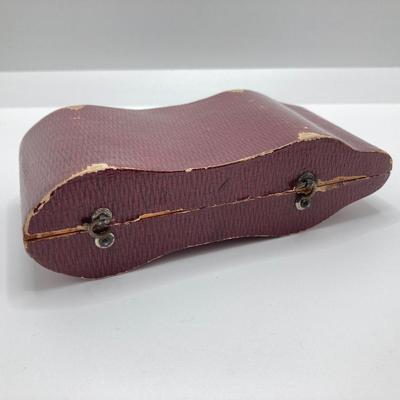 LOT 252: Pair of Stunning Mother of Pearl Opera Glasses with Cases - French Par Brevet Dinvention and Swift Princess 25X Model No 726