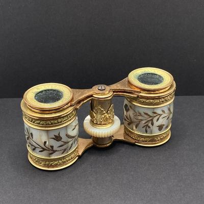 LOT 252: Pair of Stunning Mother of Pearl Opera Glasses with Cases - French Par Brevet Dinvention and Swift Princess 25X Model No 726