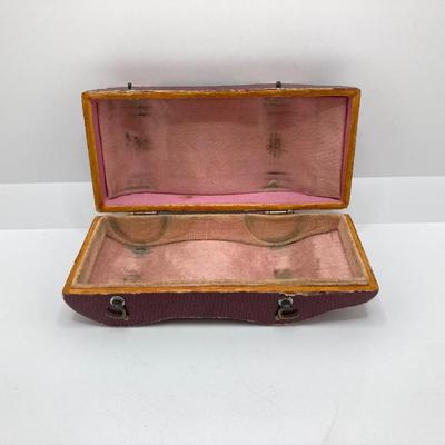 LOT 252: Pair of Stunning Mother of Pearl Opera Glasses with Cases - French Par Brevet Dinvention and Swift Princess 25X Model No 726