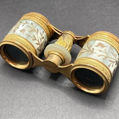 LOT 252: Pair of Stunning Mother of Pearl Opera Glasses with Cases - French Par Brevet Dinvention and Swift Princess 25X Model No 726
