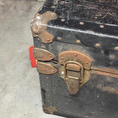 LOT 260: Vintage Steamer Trunk