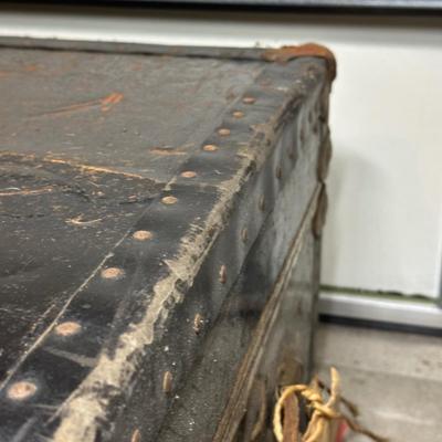 LOT 260: Vintage Steamer Trunk
